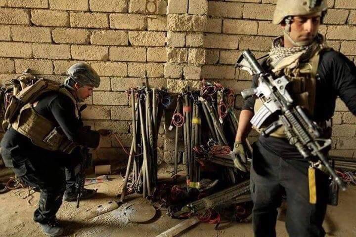 313KANARI's tweet photo. ابطال #جهاز_مكافحة_الارهاب: 
العثور على شبكة انفاق لجرذان #داعش شمال #الموصل
#وما_ايامكم_الا_عدد 
#عايشين_بزمن #الحشد_الشعبي💞
#EHS https://t.co/zqGWyIH6x6