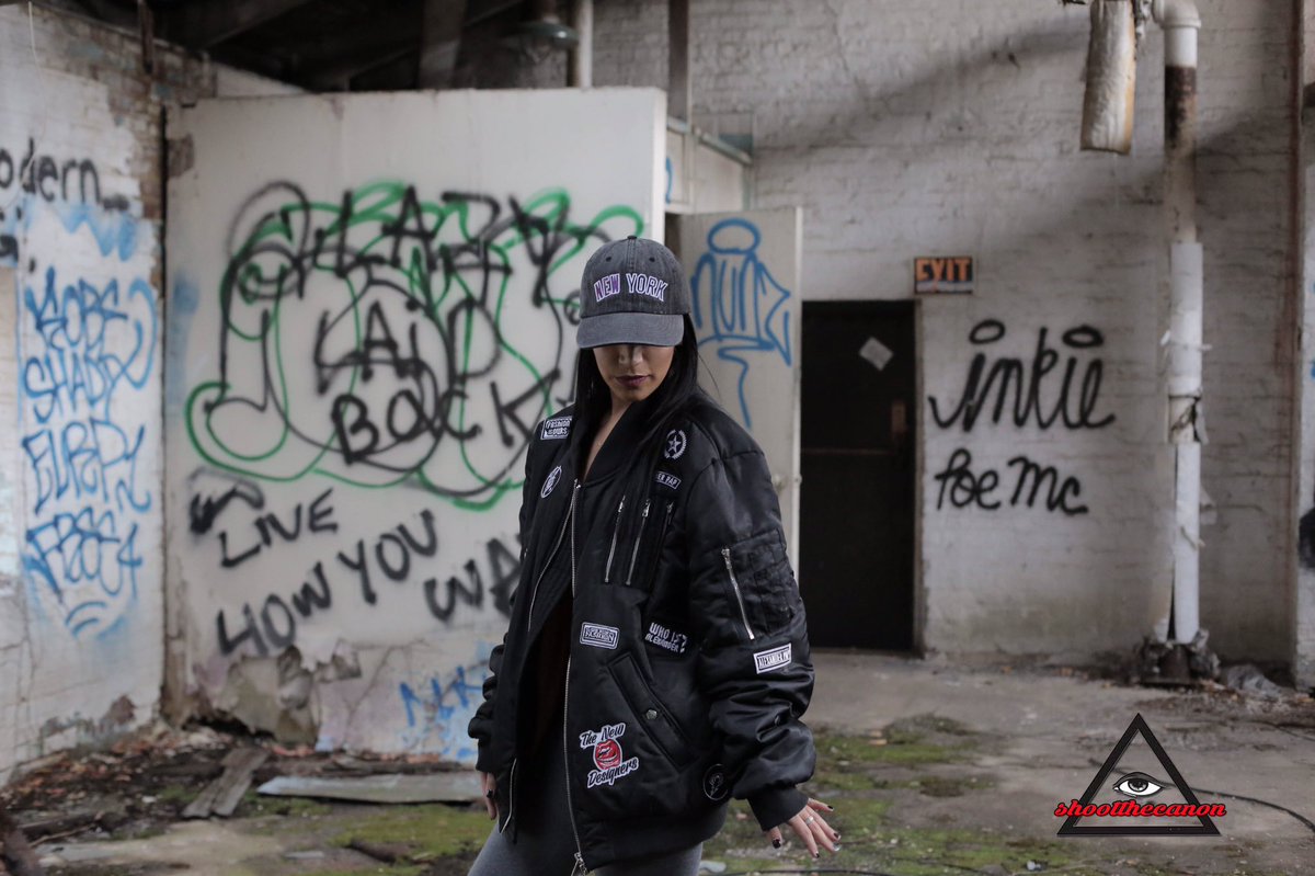 _GMiracle's tweet photo. Only 3 left. New York, BTC black denim dad hat. #beyondtheculture #btc #newyork #Denimdadhat #gianellaortmann @Manolo_cashtro https://t.co/2l8YaiqlbM