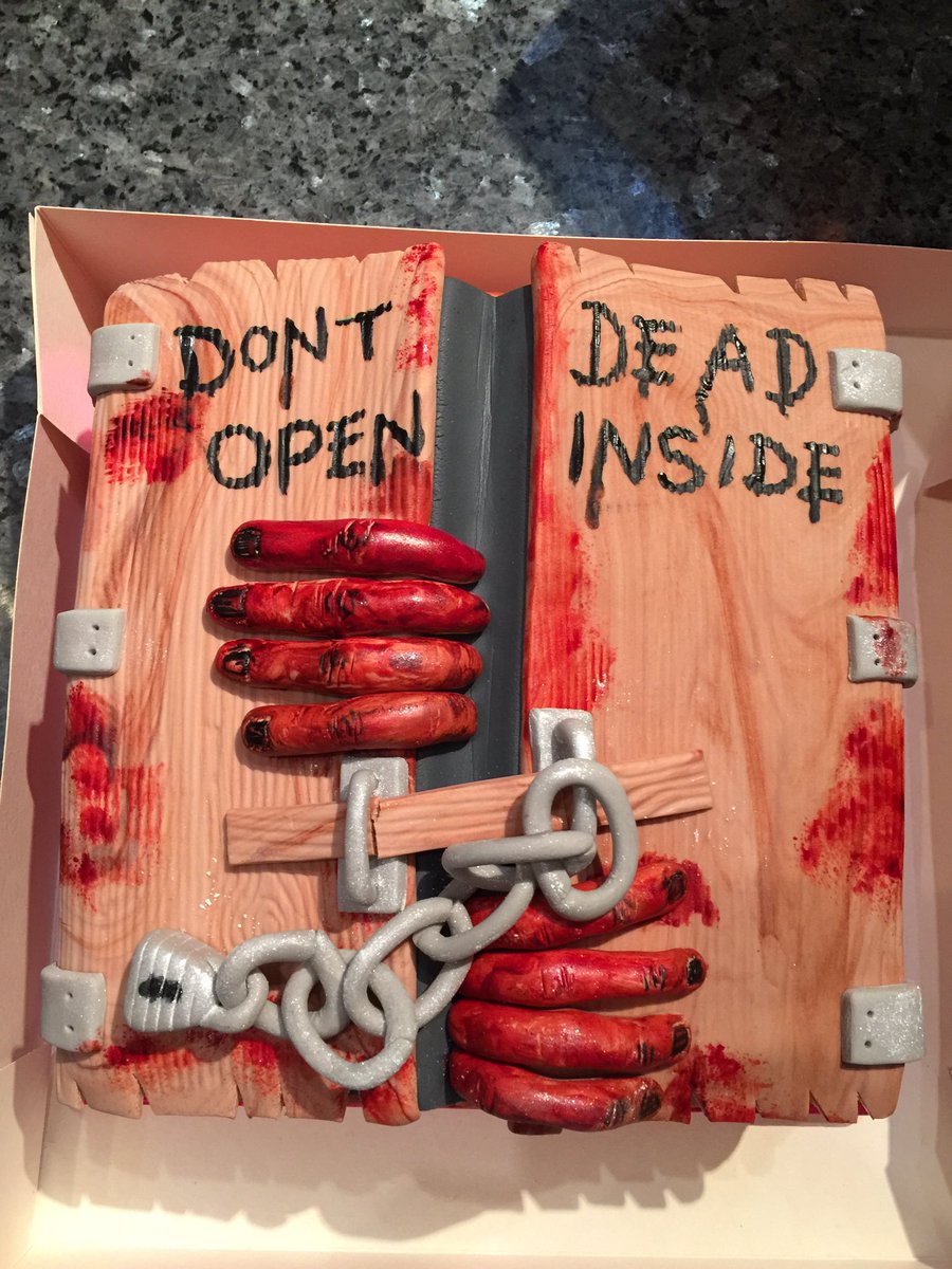 Lasfe's tweet photo. Cake😬#TWD https://t.co/QKLKaKAdic