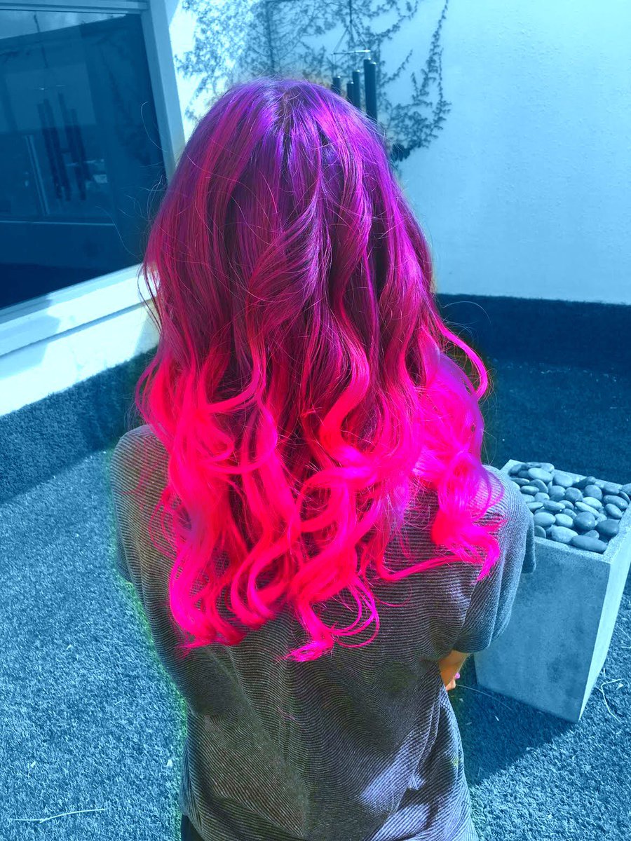 jessiepaege's tweet photo. SURPRISE NEW GALAXY HAIR!!! Retweet if you want a youtube video on it hehe 💕🐸🌈 https://t.co/VGvUEhWOzD