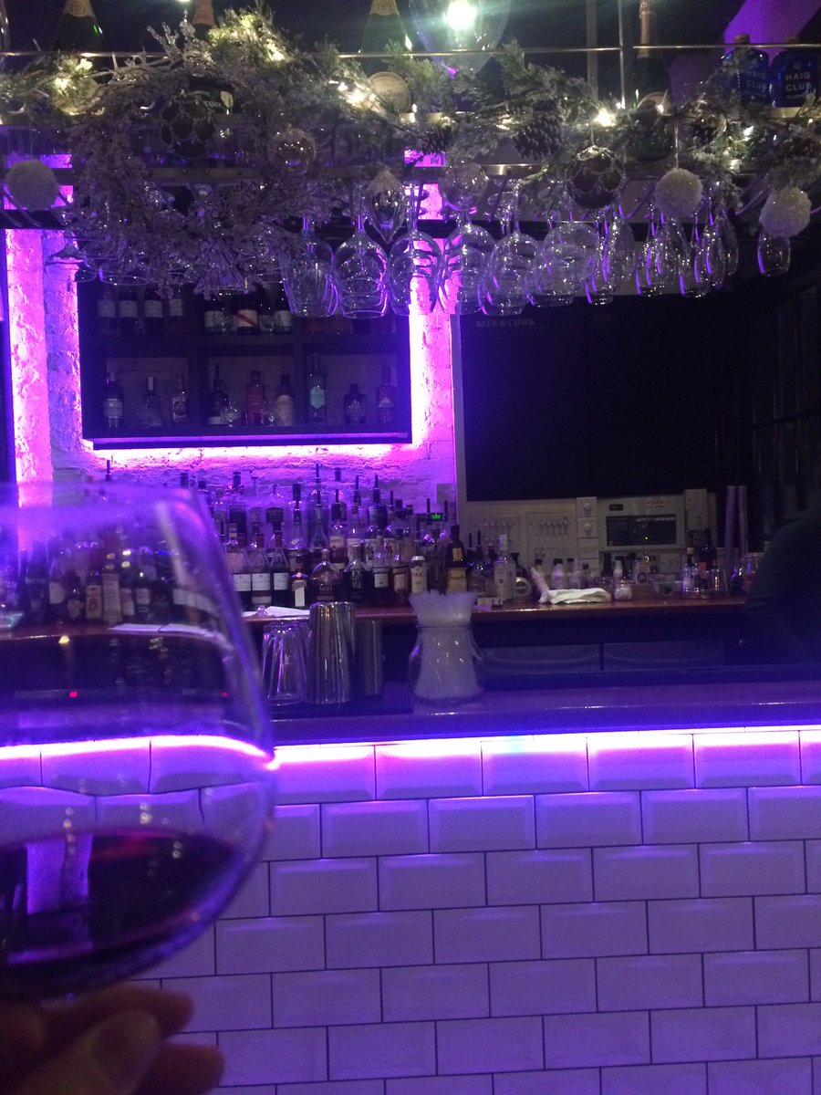 RobynAH's tweet image. Best friend, red wine and fairy lights at @ROSYLEEMCR , what more could a girl want ❤️🍷