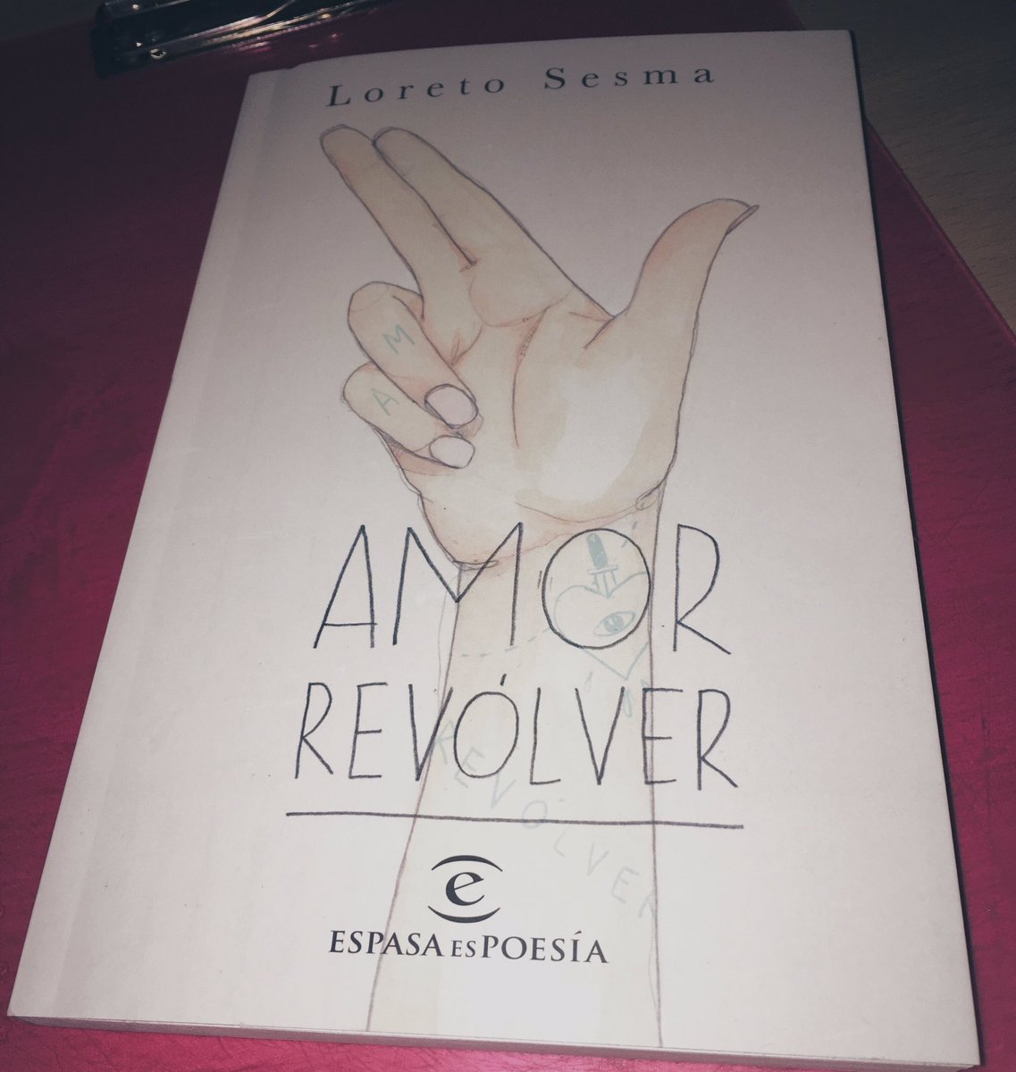 albaceache's tweet photo. Y ahora, que vuelen todas las balas que quieran, que yo ya tengo refugio 💖 #AmorRevolver  @loretosesma https://t.co/u8UT2rEDiq