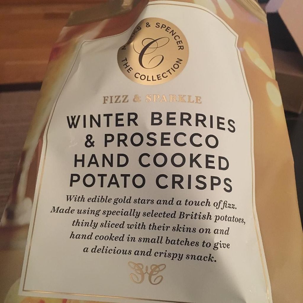 ytimid's tweet image. What fresh hell is this and why did it come about? Utterly vile. #mands #poshcrisps #wtf #london #uk