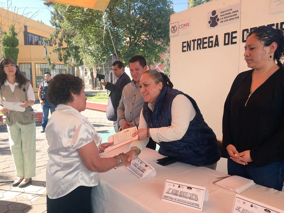 maritzaordazdf's tweet photo. Entrega de Certificados en Tláhuac #PEC2016 con #Aliado @INAPAM Orgullosos graduados @INEAmx https://t.co/KtM2jcvPlF