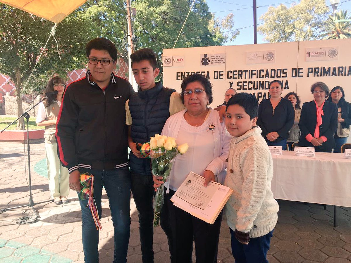 maritzaordazdf's tweet photo. Entrega de Certificados en Tláhuac #PEC2016 con #Aliado @INAPAM Orgullosos graduados @INEAmx https://t.co/KtM2jcvPlF