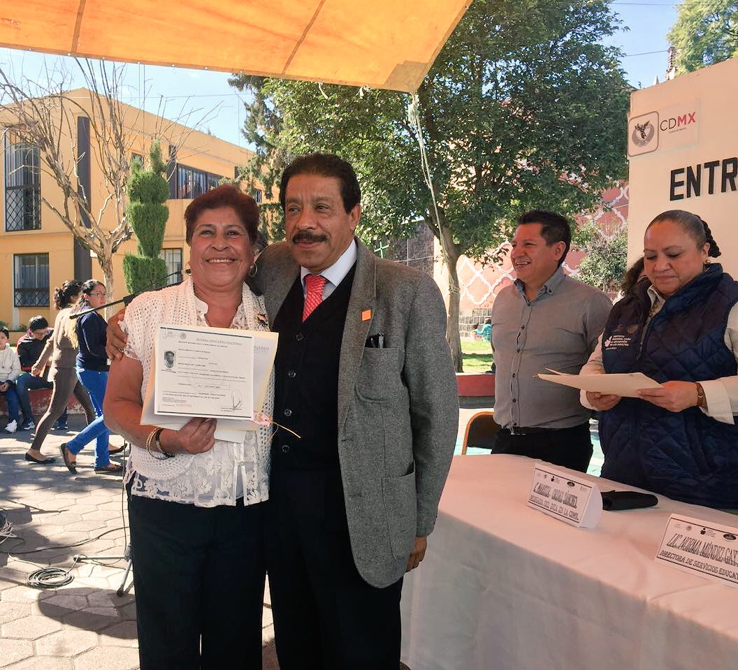 maritzaordazdf's tweet photo. Entrega de Certificados en Tláhuac #PEC2016 con #Aliado @INAPAM Orgullosos graduados @INEAmx https://t.co/KtM2jcvPlF