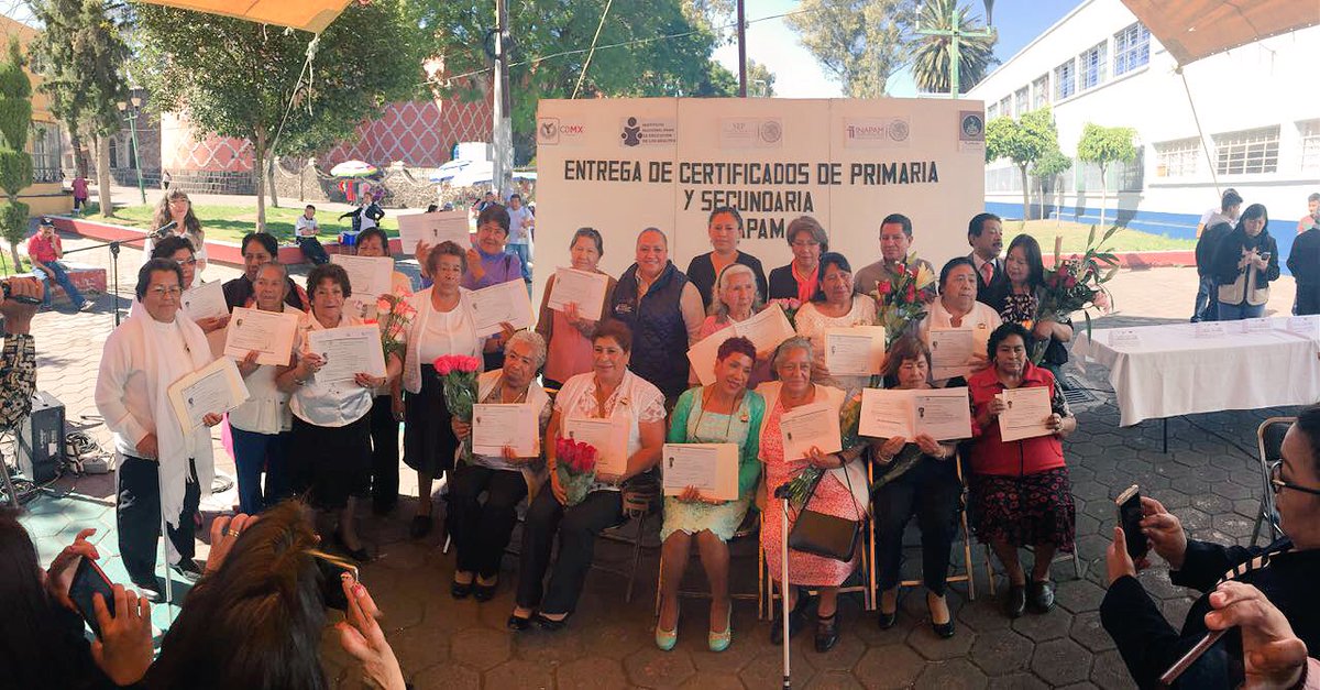 maritzaordazdf's tweet photo. Entrega de Certificados en Tláhuac #PEC2016 con #Aliado @INAPAM Orgullosos graduados @INEAmx https://t.co/KtM2jcvPlF