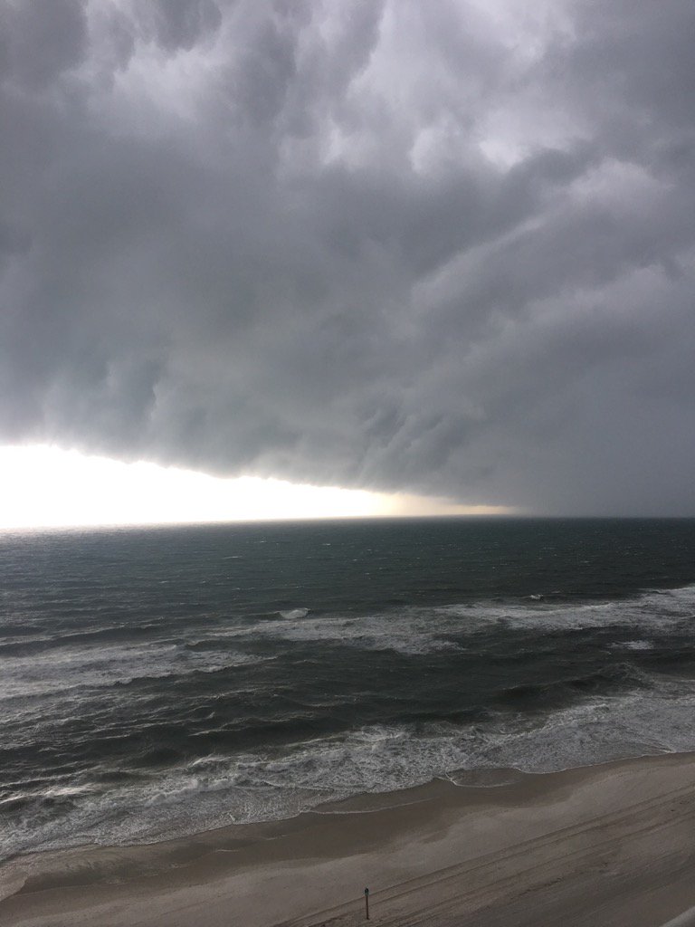 cindi1108j's tweet photo. @spann @Ginger_Zee @City_GulfShores storm rolling into Gulf Shores AL https://t.co/4LPhqNZ8lK