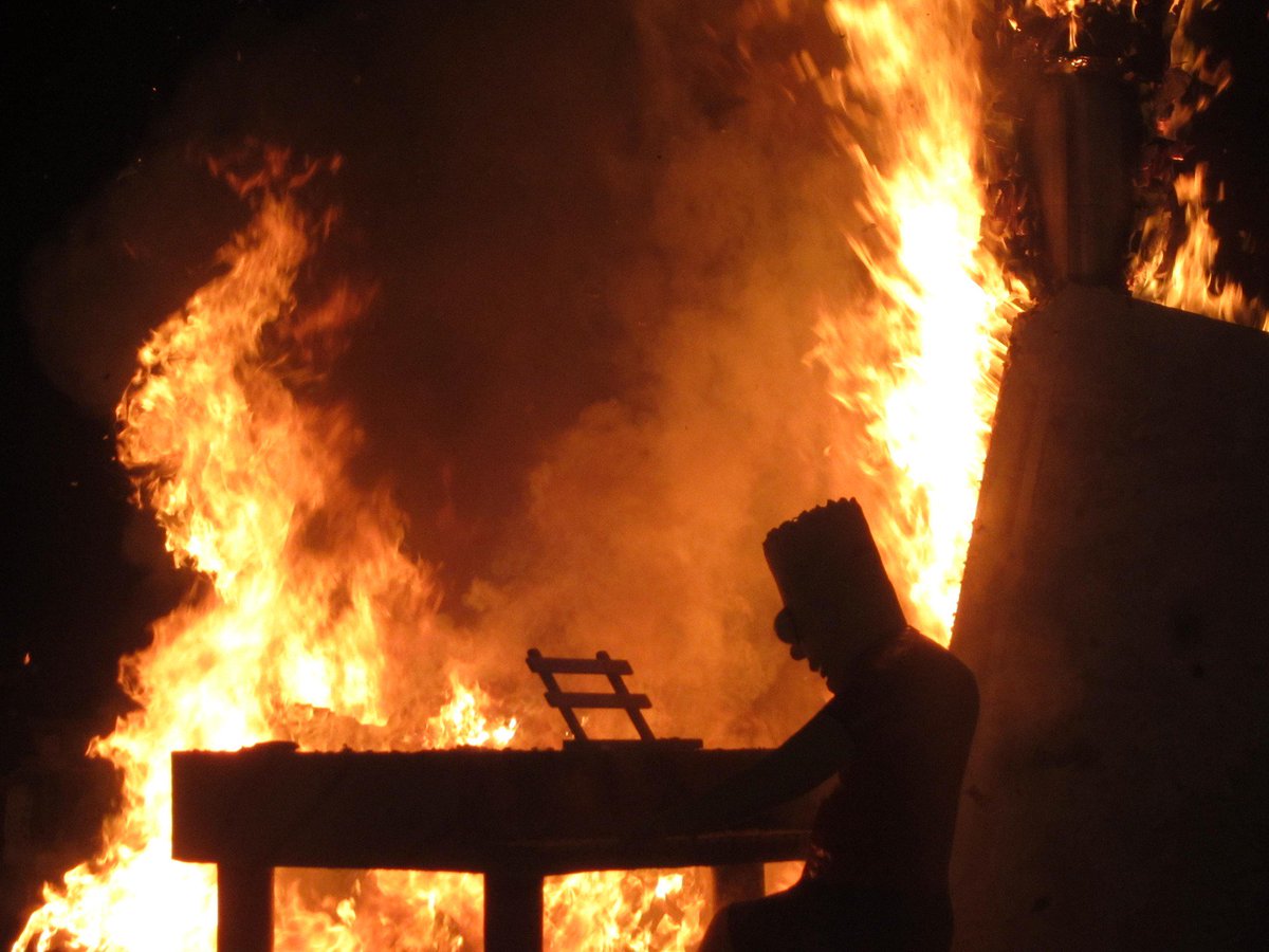 SitiosdeEspana's tweet photo. Las Fallas de Valencia han sido hoy declaradas Patrimonio Inmaterial d la Humanidad por la UNESCO
¡Felicidades a todos los valencianos!
👏🏻👏🏻 https://t.co/TJVz1NfSbU