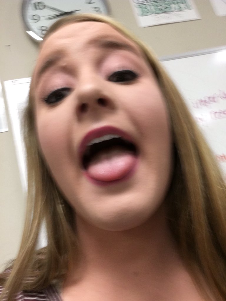 TinaCraft's tweet photo. Aww Joely Miller must have thought I needed some pictures of her. #studentselfiesonmyphone #postthemall https://t.co/IefrT74p4B