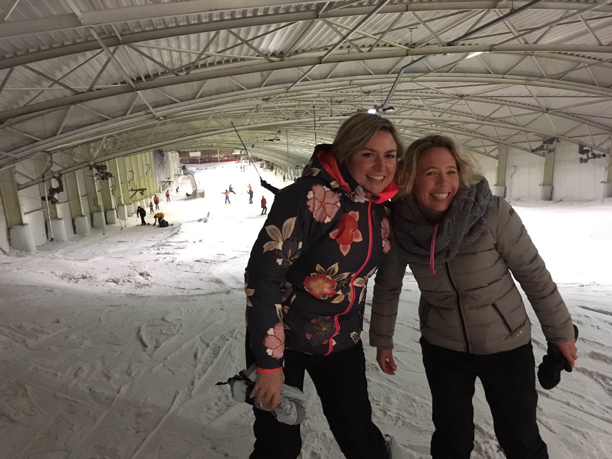 travelvibeNL's tweet photo. Zo... dat was de eerste piste voor dit seizoen 🎿👌🏻✨ #wintersport thx #norwayhomeofskiing #zapperPR @SnowPlanet https://t.co/rH6lMrtcvd