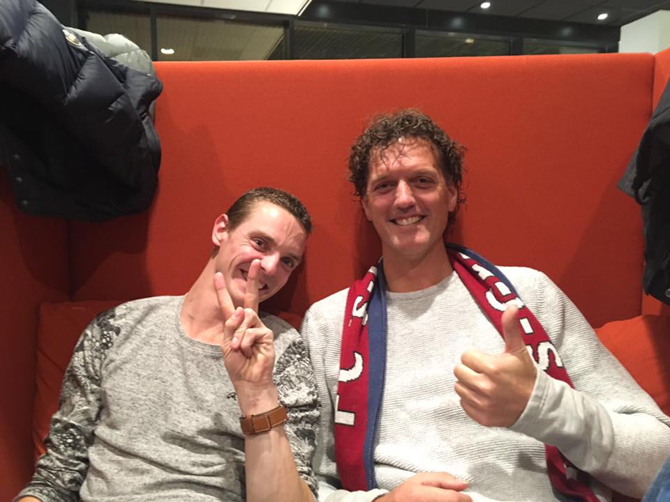 FCG_business's tweet image. Onze eigen clubheld DJ Henkie met @fcsgravenzande sjaal bij de Award Uitreiking @clubheld2016!  Wordt @DJHenkie dé clubheld van Nederland?!