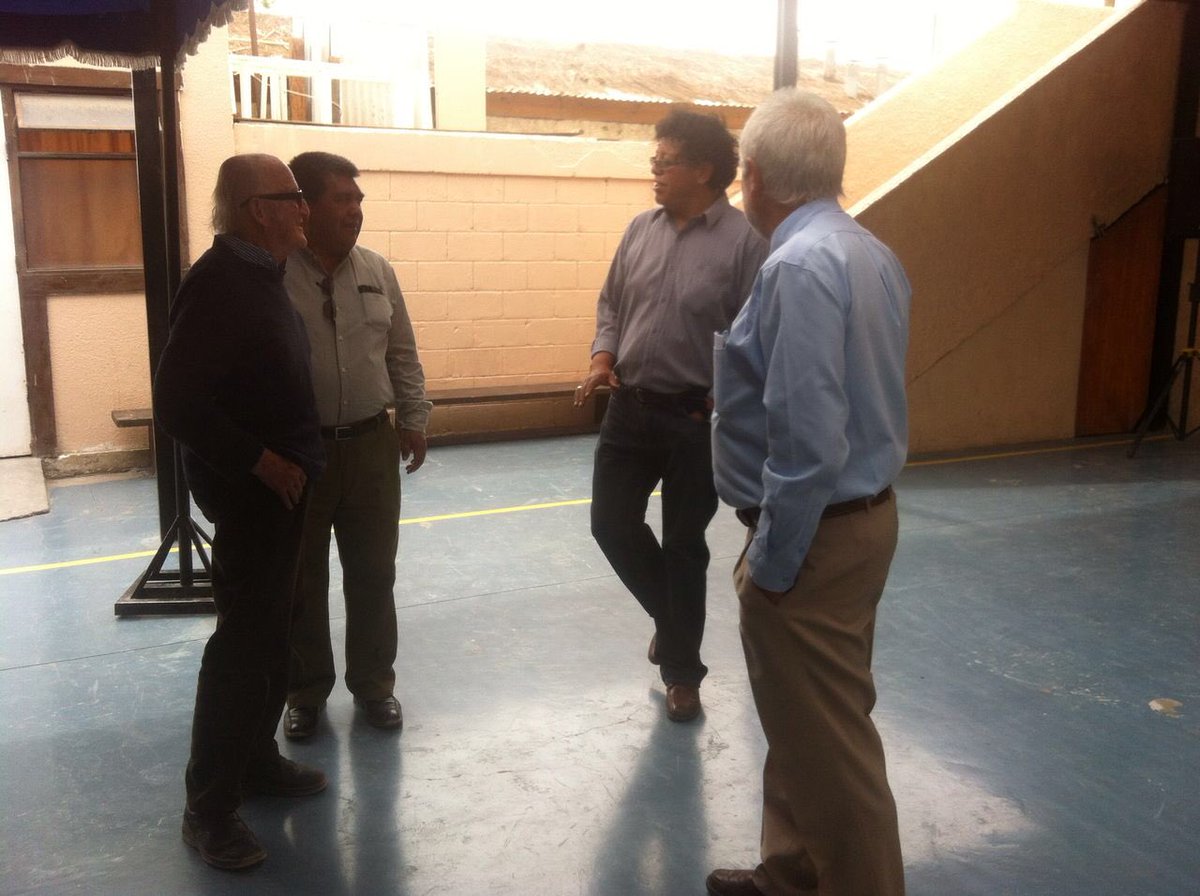 Hasta la localidad de Chiu Chiu llego el destacado científico Horacio Larraín que está efectuando una charla en la Escuela San Francisco