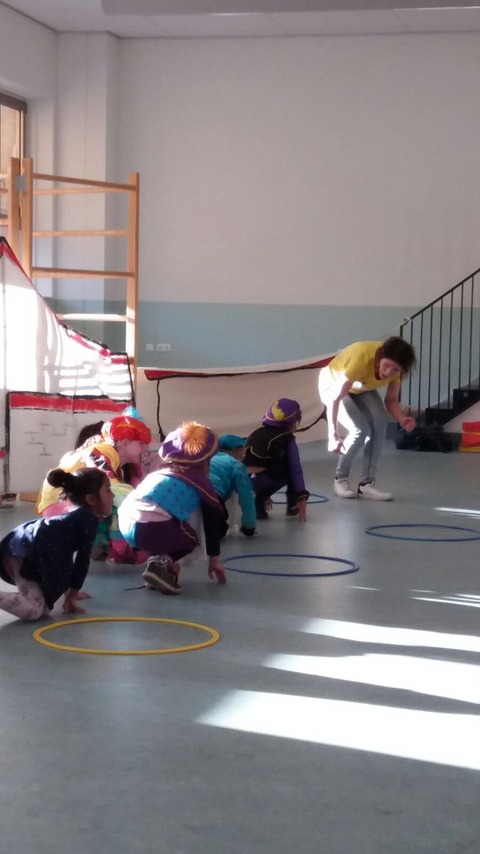 UCKonderwijs's tweet photo. Pietenfeest met 200 kleuters van Basisschool De Oase #vleuten #utrecht #cultuuronderwijs #theater #dagproject https://t.co/XsCQ7YDBve