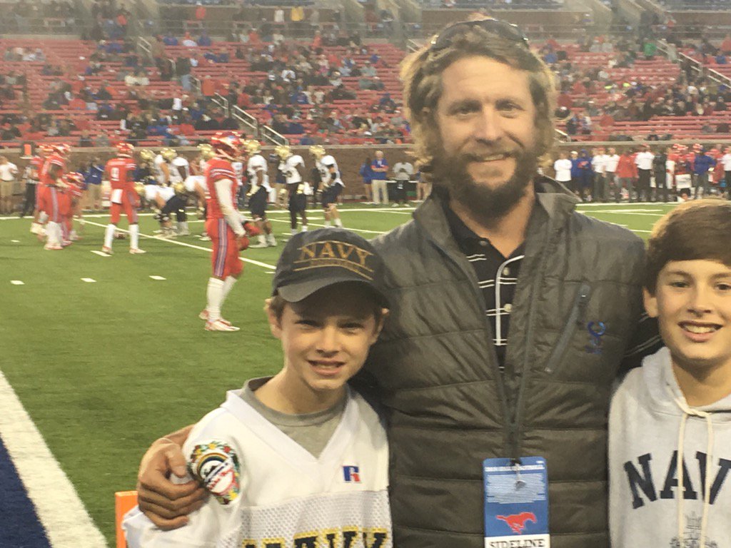stephenlamarjr's tweet photo. Pretty fun seeing your alma mater run wild in your hometown with your son and nephew on the sideline. https://t.co/bgT0dgut4P