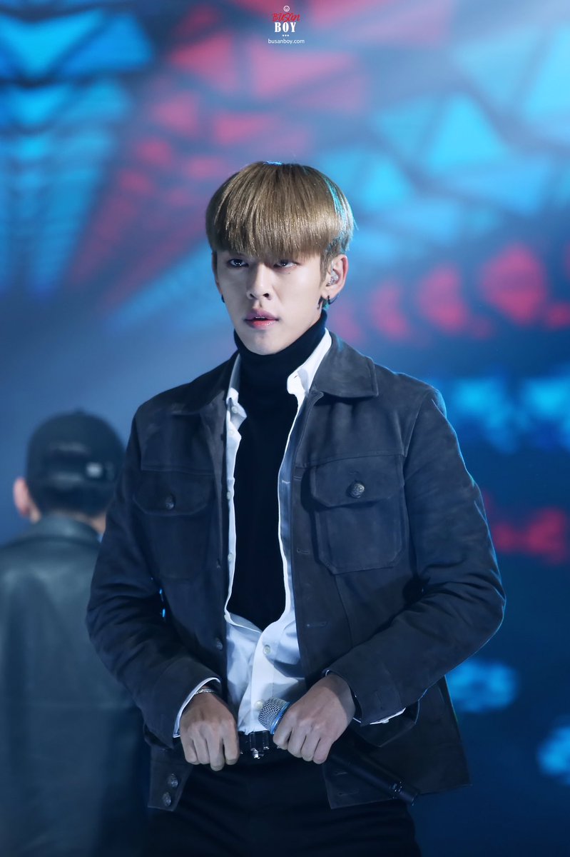 busanboy_ramyun's tweet photo. [HQ] 161130 MBN히어로콘서트 #대현 @BAP_Daehyun  ❤️❤️ https://t.co/EkTlrfvUS7