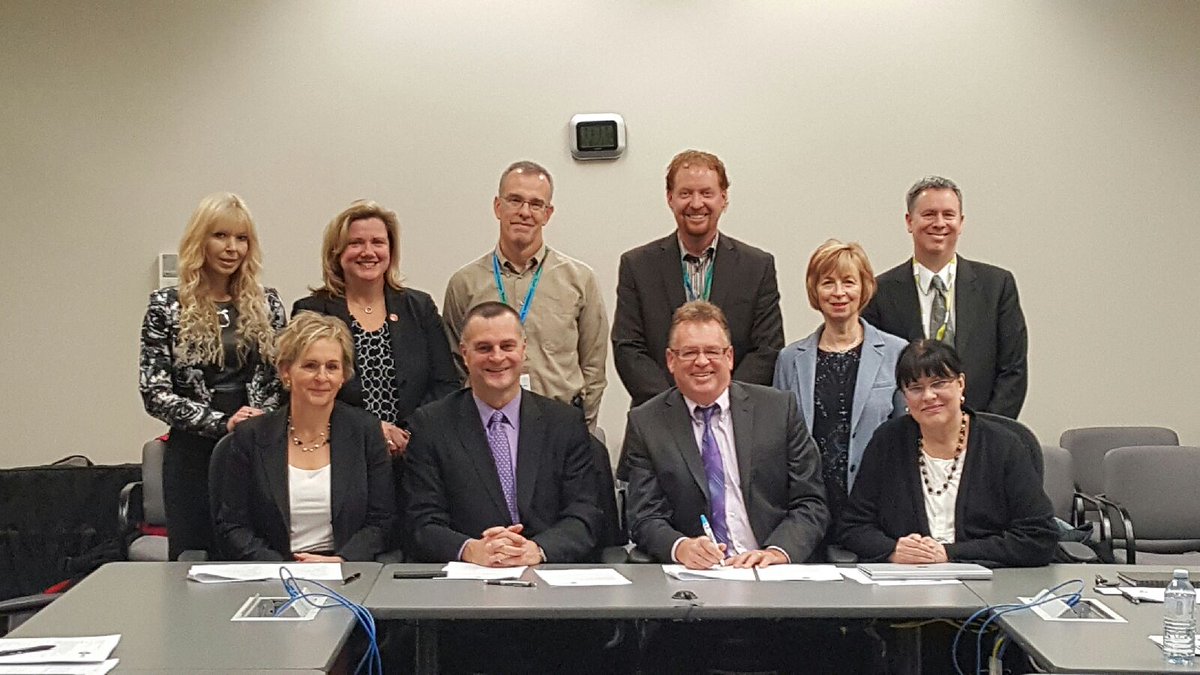 DRPS_Martin818's tweet photo. A great day for community safety and wellbeing in Durham Region with the signing of #durhamconnect Charter. https://t.co/gLgBVoXOHj https://t.co/wHxBMX4vVs