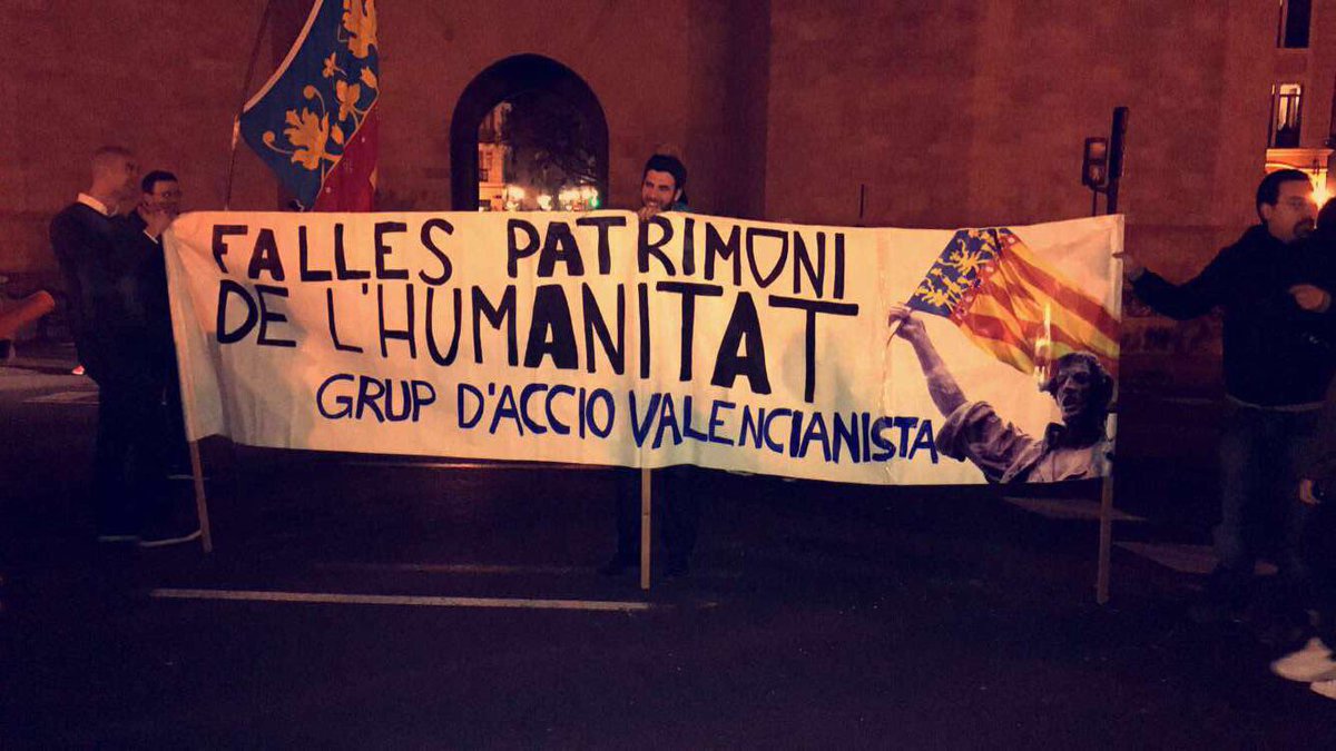 Raulvcf_23's tweet photo. Sempre presents defenent lo nostre @GAValencianista #orgull #LoRegne https://t.co/QNYFHzVatF