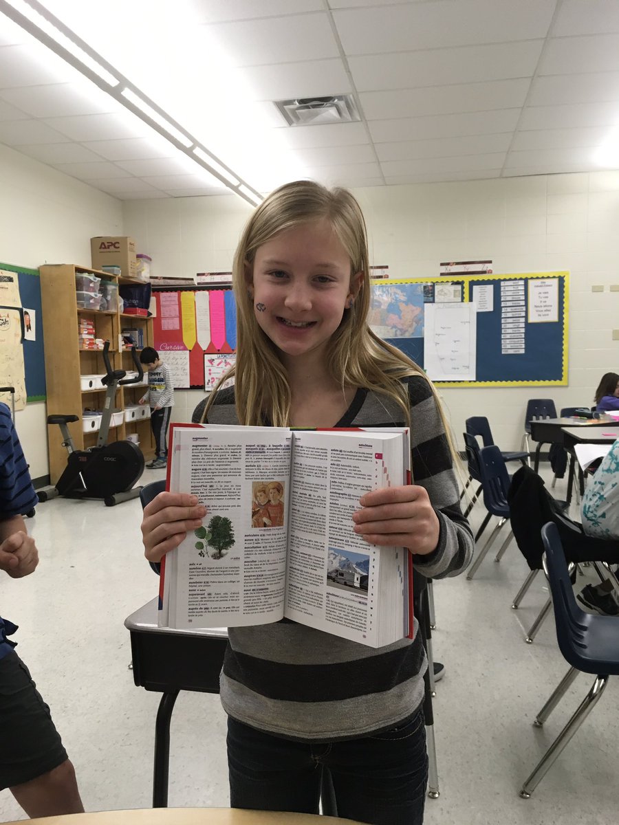 thibault_maggie's tweet photo. Quelle satisfaction que de trouver un mot dans le dictionnaire! #4eannee #nddelapaix @Ecole_NDP @CSFrancoSud https://t.co/WdRcMrBKkw