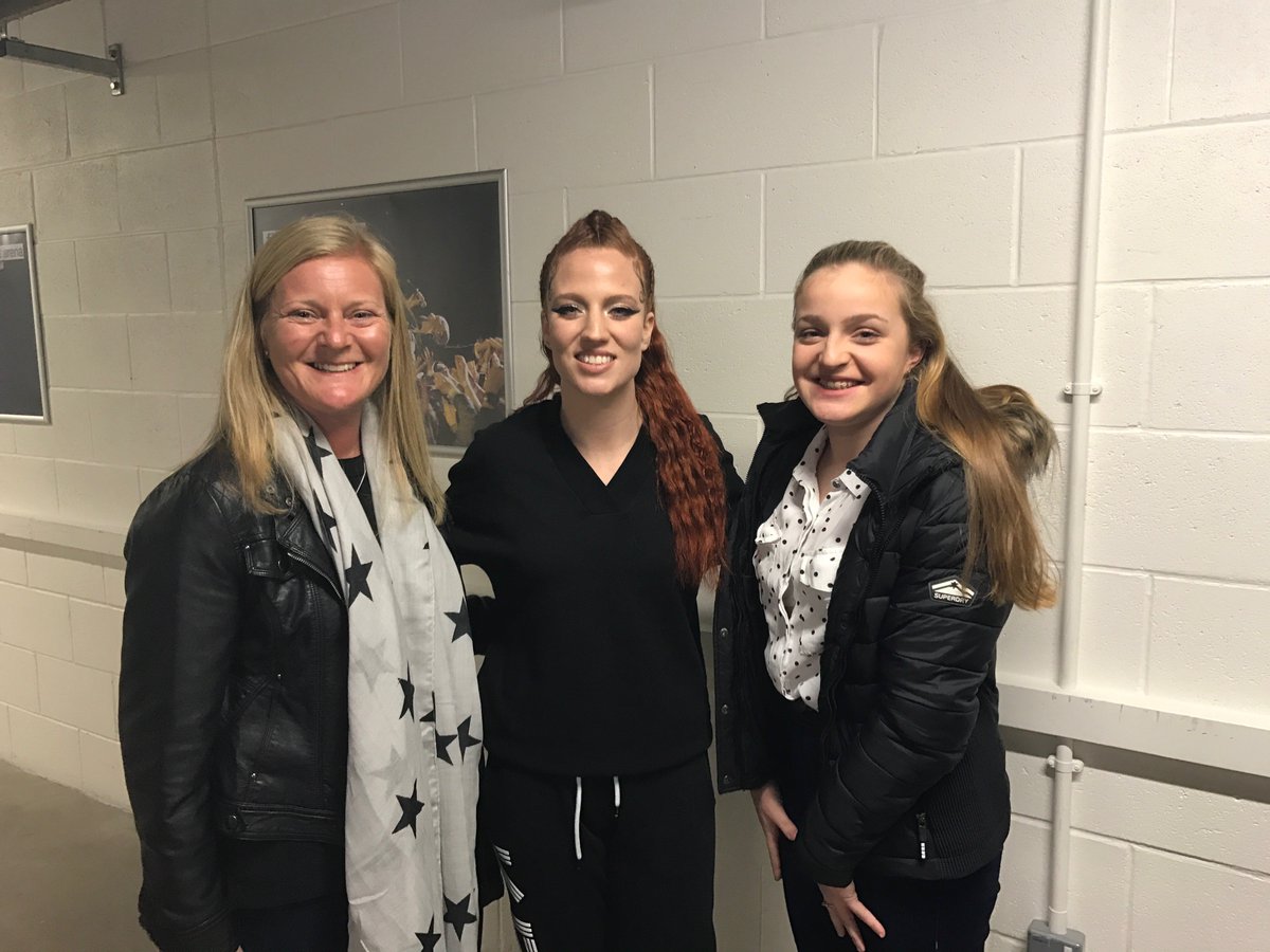 barnardos's tweet photo. Smiles all round - this happy mum and daughter won a meet and greet with Grammy winner @JessGlynne at the @FirecrackerBall! #Firecracker16 https://t.co/9HnFEWXcnu