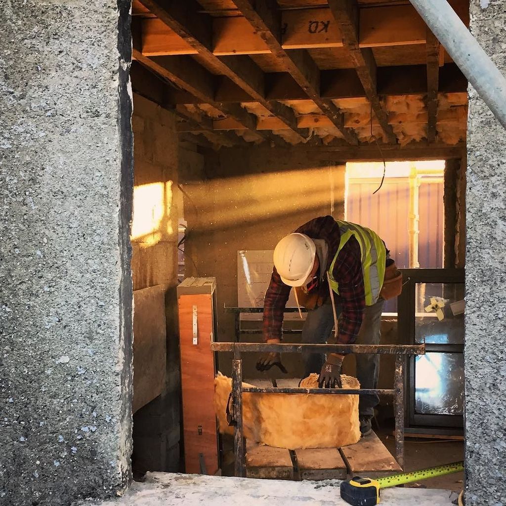 Alexsapienza's tweet photo. Hard at work #lightshaft #onlocation https://t.co/ixtwFaEq5V https://t.co/hpzPX33mL0