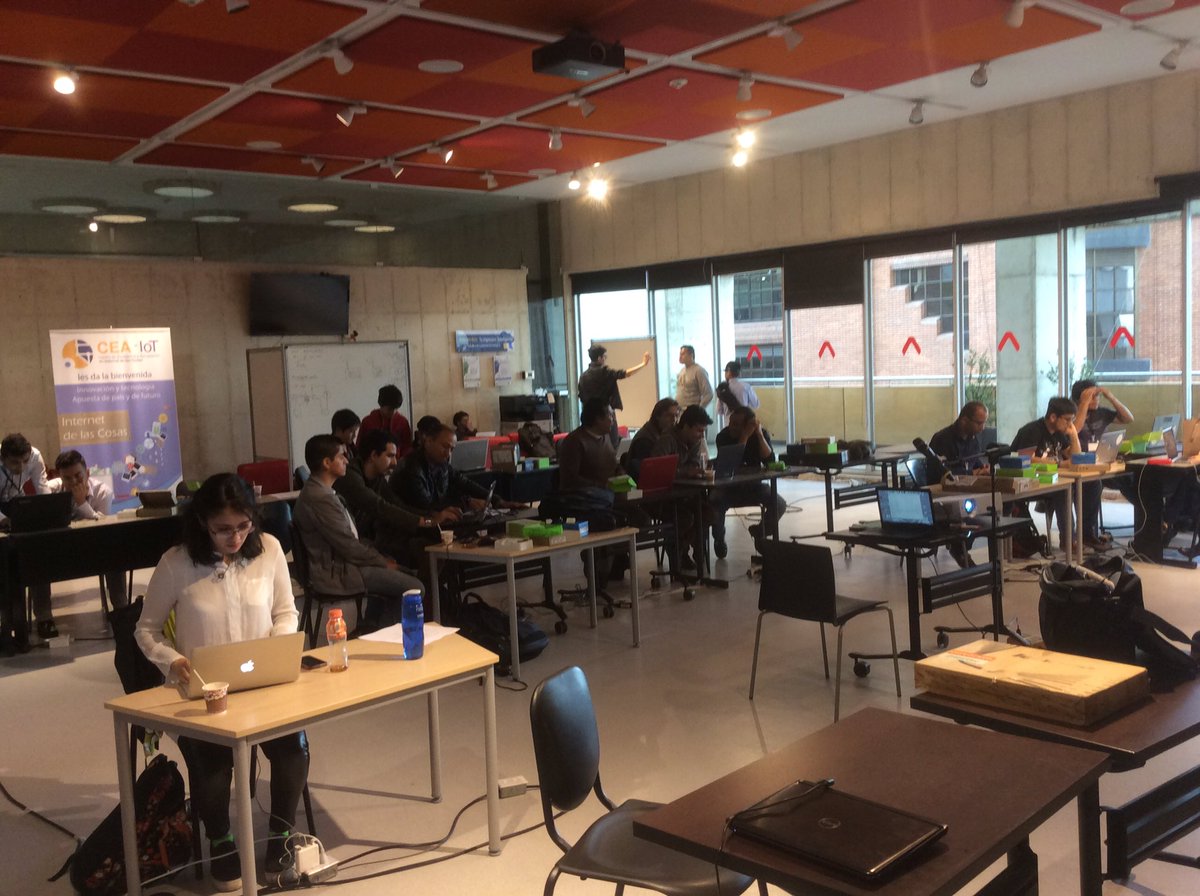 CEA_IoT's tweet photo. Continuamos en tercer día de #viveMakerco crea, conecta y comparte con los makerspro. #IoT #InternetdelasCosas @JoleRestrepo @AppsCo https://t.co/HKcIc2Ujkl
