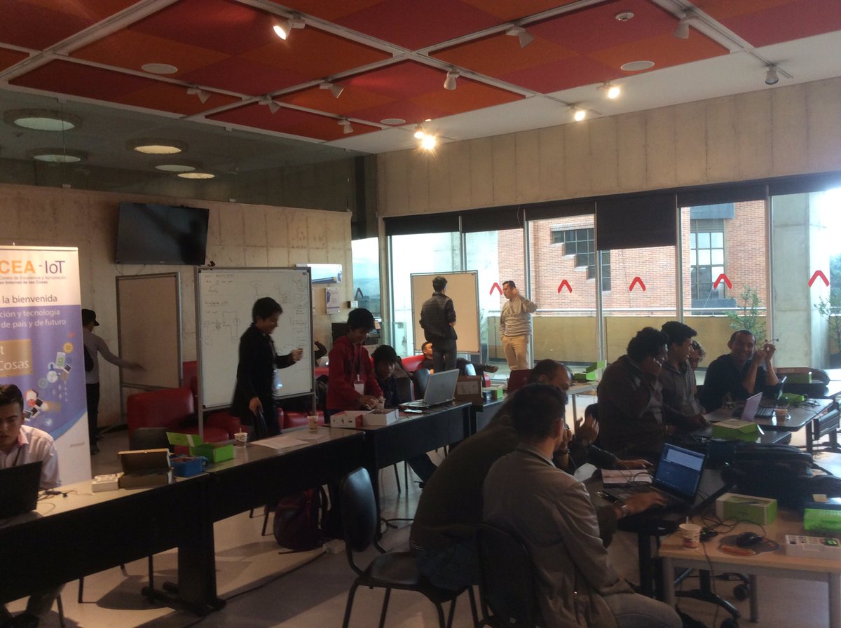 CEA_IoT's tweet photo. Continuamos en tercer día de #viveMakerco crea, conecta y comparte con los makerspro. #IoT #InternetdelasCosas @JoleRestrepo @AppsCo https://t.co/HKcIc2Ujkl