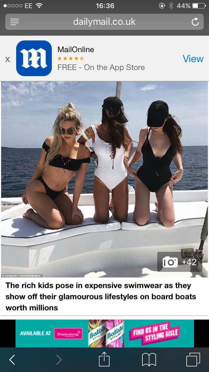 BethanJRoberts's tweet photo. @HannahAlOthman you used my picture without permission on a very misinformed article about Greek people, why? https://t.co/wYXvC5AKQG