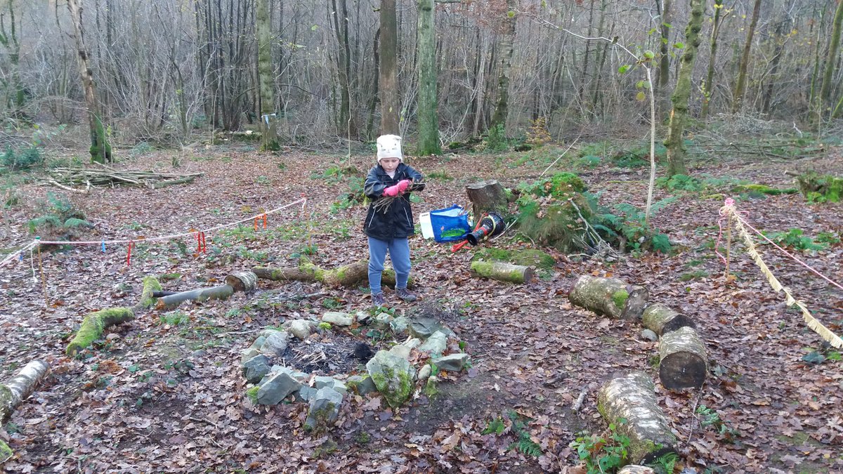 stmarysulv's tweet photo. Year 4 had a great time in the forest this morning with Amy @PlayfulNature https://t.co/Mx9gEQkKGY