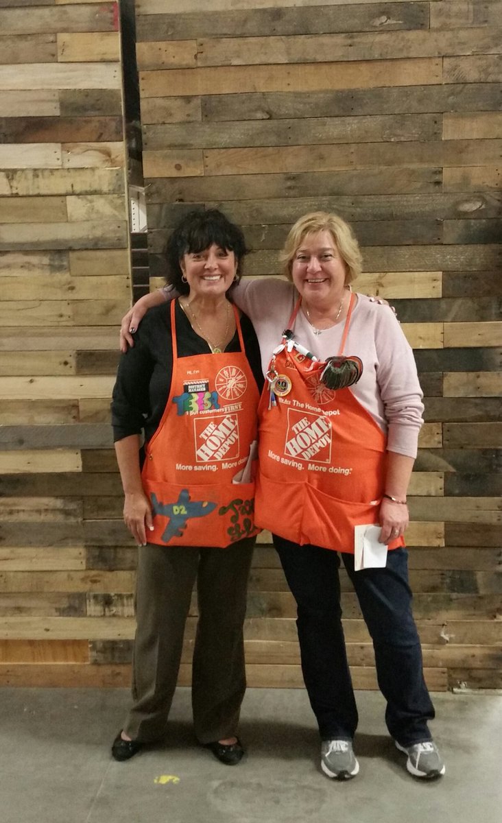 HD6861's tweet photo. Thanks Donna for living our Orange Values! Great job. @TTChapman13 https://t.co/lt81YpDe0W