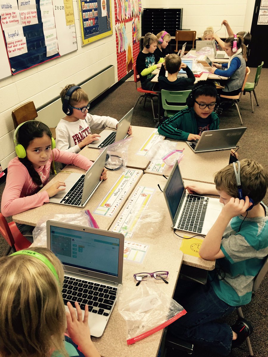 schulzkelli's tweet image. Engaged learners #TigersCode #CodeIowa