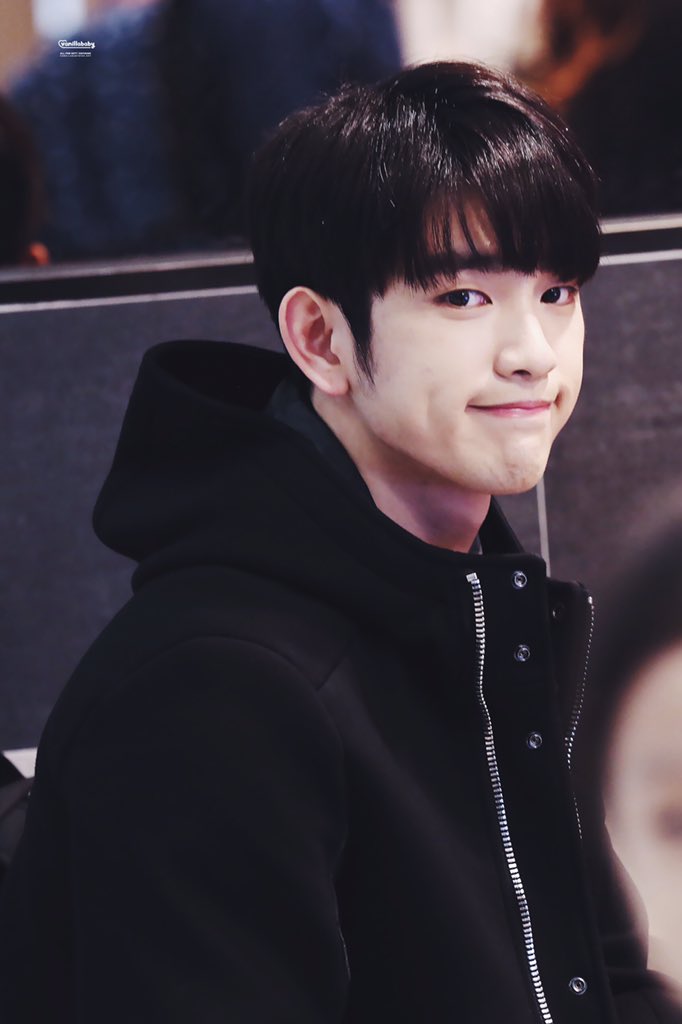 vanillababy0922's tweet photo. #GOT7 #갓세븐 #박진영 #진영 
[HQ] 161130 인천출국 @jrjyp https://t.co/Byp9l0vYJv