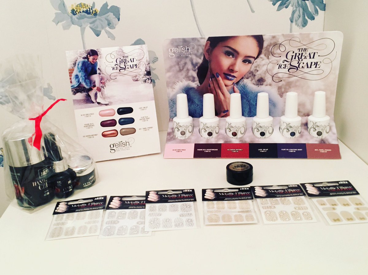 lovebirdmakeup's tweet photo. I do love some nail mail! 💕💅🏻
#MakeThemGelish #TheGreatIceScape 💙⛸
#MapleSpice #RealGoldGlitter ✨@NailHarmonyUk @Gelish @AllThatJazzUK https://t.co/uSuomkdHzu