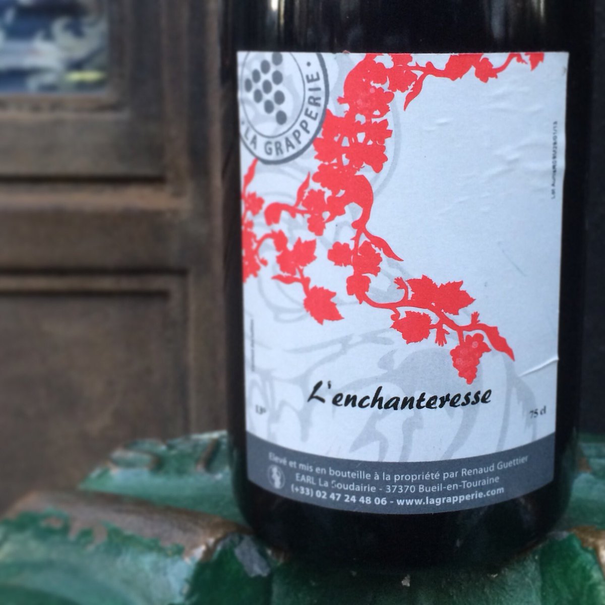 Next up, $6 glasses of Grapperie, Pineau d'Aunis, l'Enchantresse 2009! Starting at 10pm #cellarraid #onebottleonly @pearlandashnyc