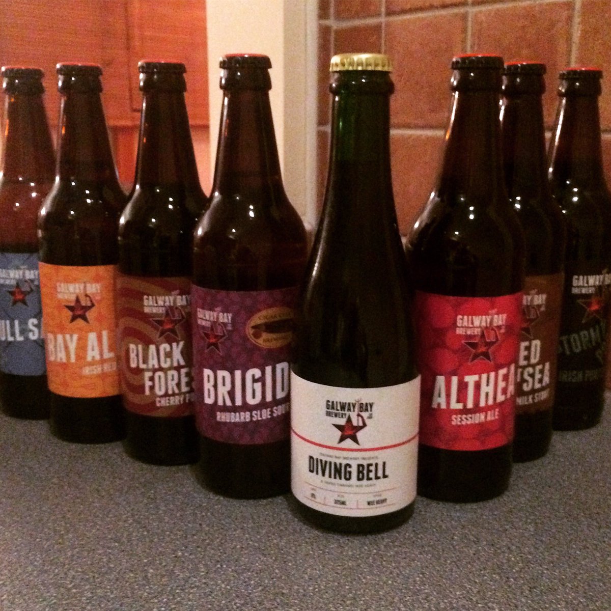 hughbles's tweet photo. Early X-Mas Beers courtesy of @galwaybeer &amp; @irishbeersnob! Delighted with this selection box! Cheers GBB! #BBNIE https://t.co/MQyaKaYU52