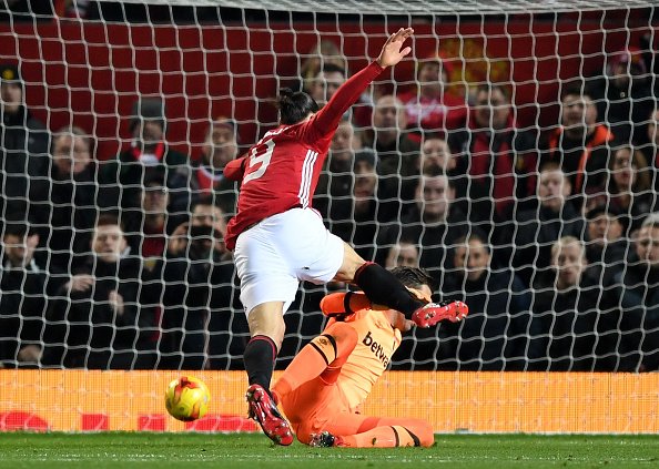 UllalIBT's tweet photo. Adrian's tackle on Zlatan Ibrahimovic was harsh. #MUFC #EFLCup https://t.co/gNfbOvs5fj