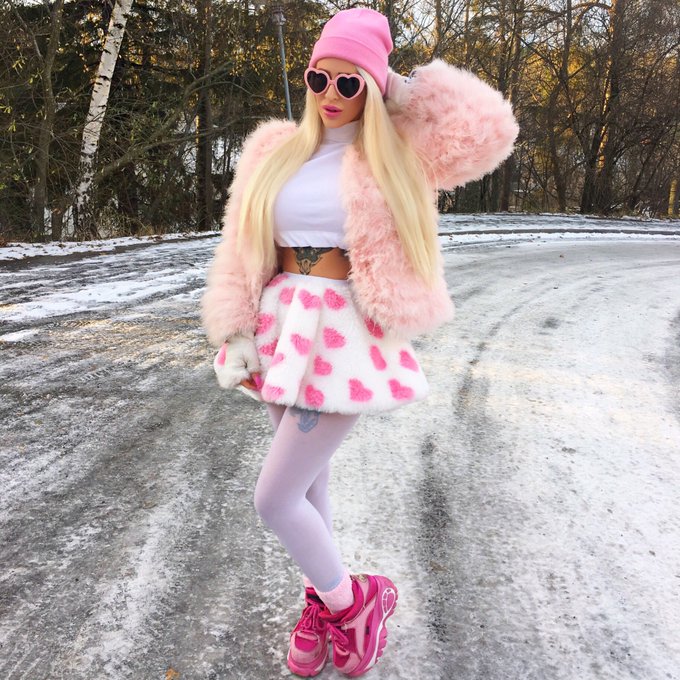 Today was my birthday - this was my birthday princess outfit ? https://t.co/urRZCNzMJA
