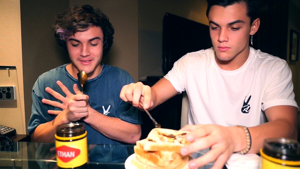 glowingdolans's tweet photo. GO WATCH THIS WEEKS VID FINALLY SOMEONE ATE IT RIGHT !!! @GraysonDolan https://t.co/KXYsBCvbqN https://t.co/F7nOnZ8mOJ
