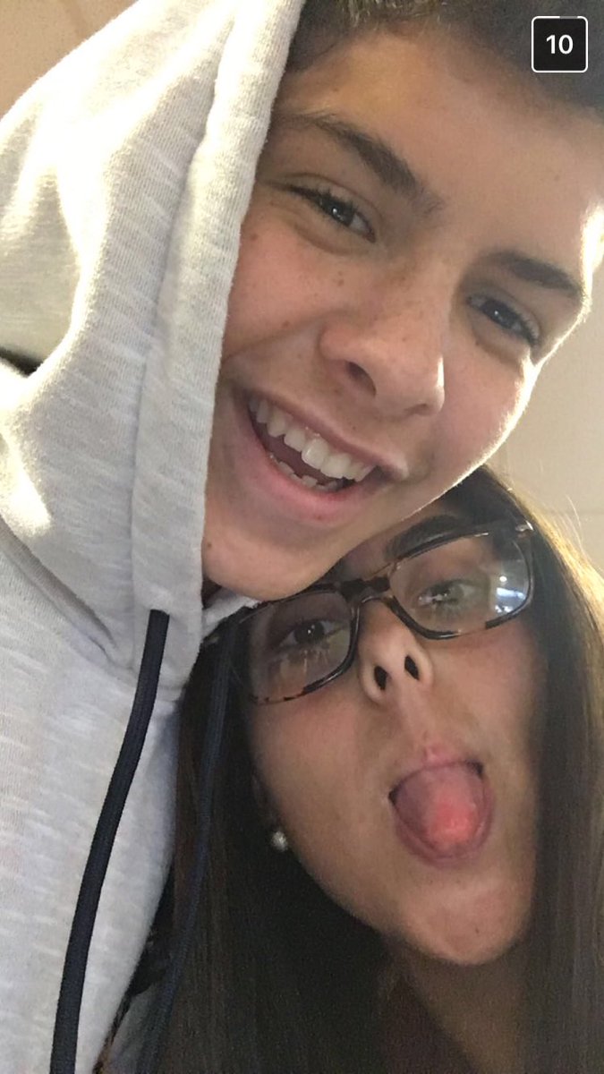 tinniepriv's tweet photo. luv seeing ma gurl happyyyyy ily guys https://t.co/wV6Uv257a0