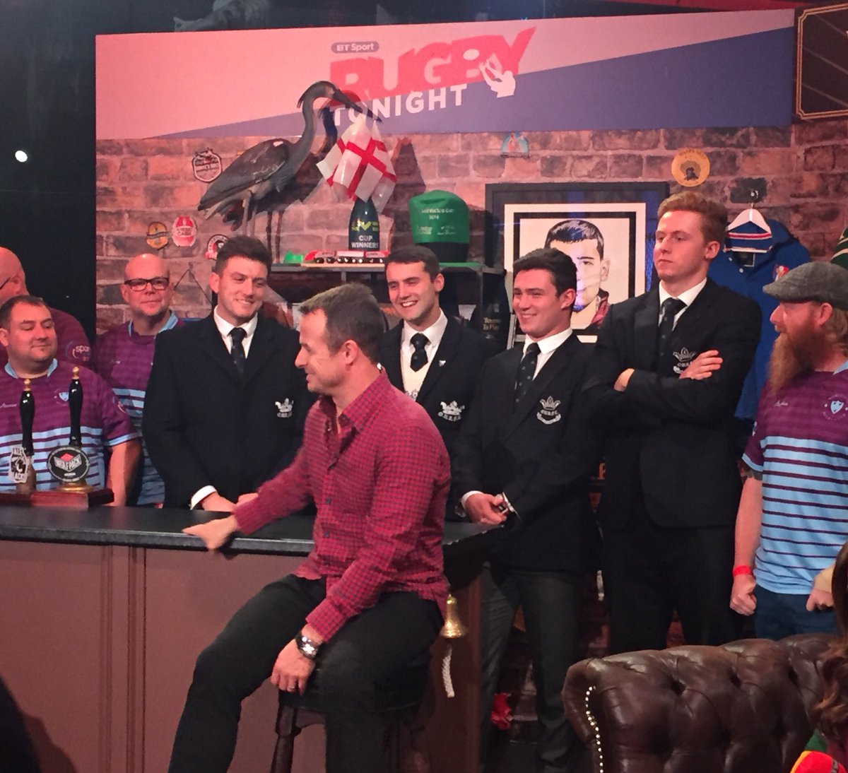 Behind-the-scenes with the <a href="/OURFCblues/">OURFC</a> boys in the <a href="/RugbyTonight/">Rugby Tonight</a> Ruck &amp; Maul Pub with <a href="/IamAustinHealey/">Austin Healey</a> #RugbyTonight