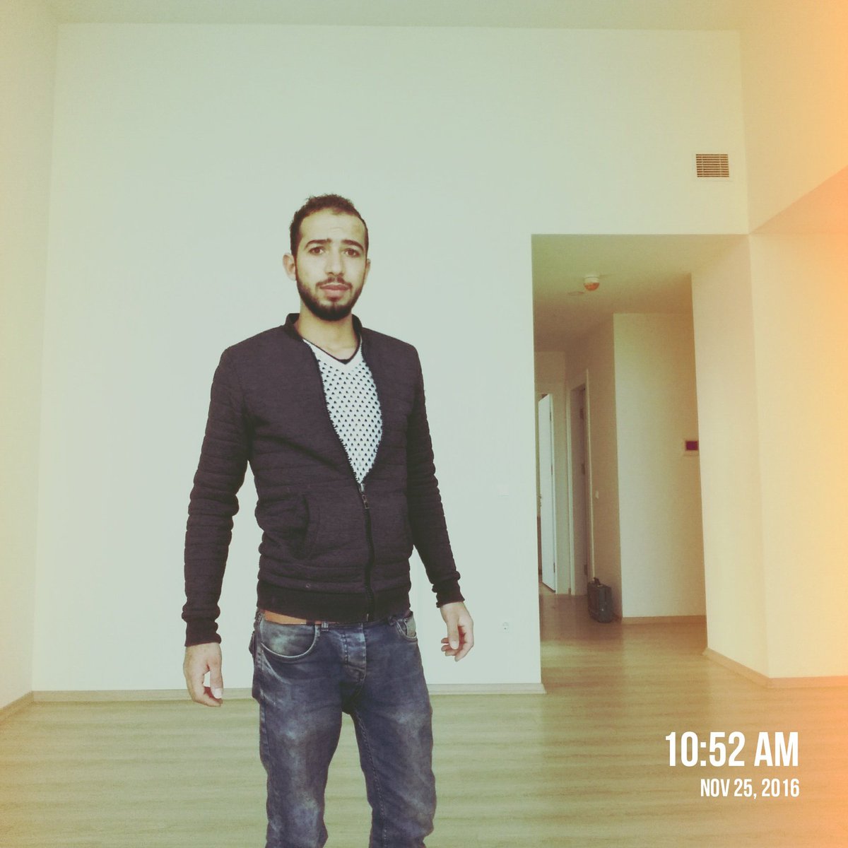 abk_180's tweet photo. هنالك مواقف تستحق الفرص وهنالك مواقف لا تستحق سوى فرصة سعيدة #_نسيتك https://t.co/8fH6hl1oTh