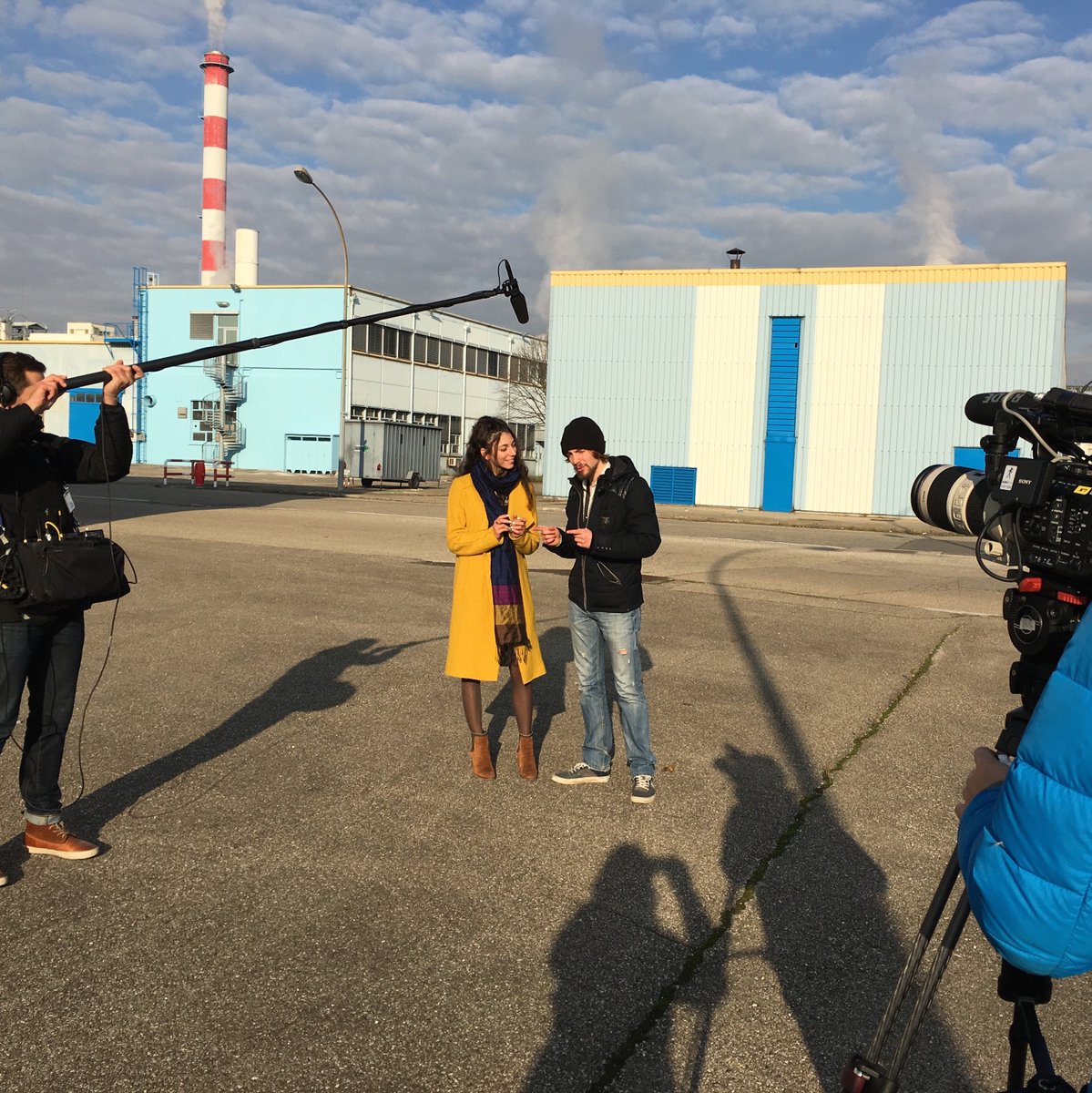 ChemicalTour's tweet photo. Journée de tournage au top avec l'équipe @AgenceCAPA ! Merci à @SolvayGroup pour son accueil ! #cwt2016 #Team_COMET 💫🌠🌟 https://t.co/q70pDA68aH