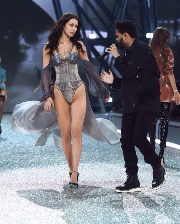 QofBerries's tweet photo. That moment 😢 #vs #VSFS2016 #VSFashionShow #VictoriaSecretFashionShow #VSFSParis16 #vsfs #teamhadid #bellahadid #bella https://t.co/bnoiERhQhA