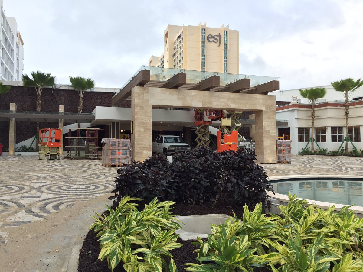 foodiespr's tweet photo. New entrance of #thesanjuanhotel #newera fabulous and nostalgic https://t.co/SwGuyj3fG3