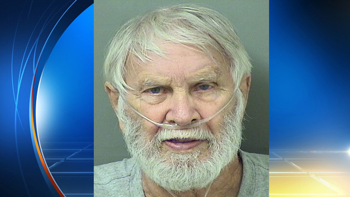 South Florida man uses oxygen machine to attack tow truck driver bit.ly/2glR2gq https://t.co/KnghQW2eFt