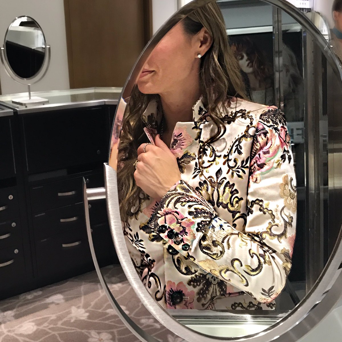 stylebykimxo's tweet photo. Morning moments in @PINK_TARTAN #pinktartan #kimxo https://t.co/KlXLBi7fk7