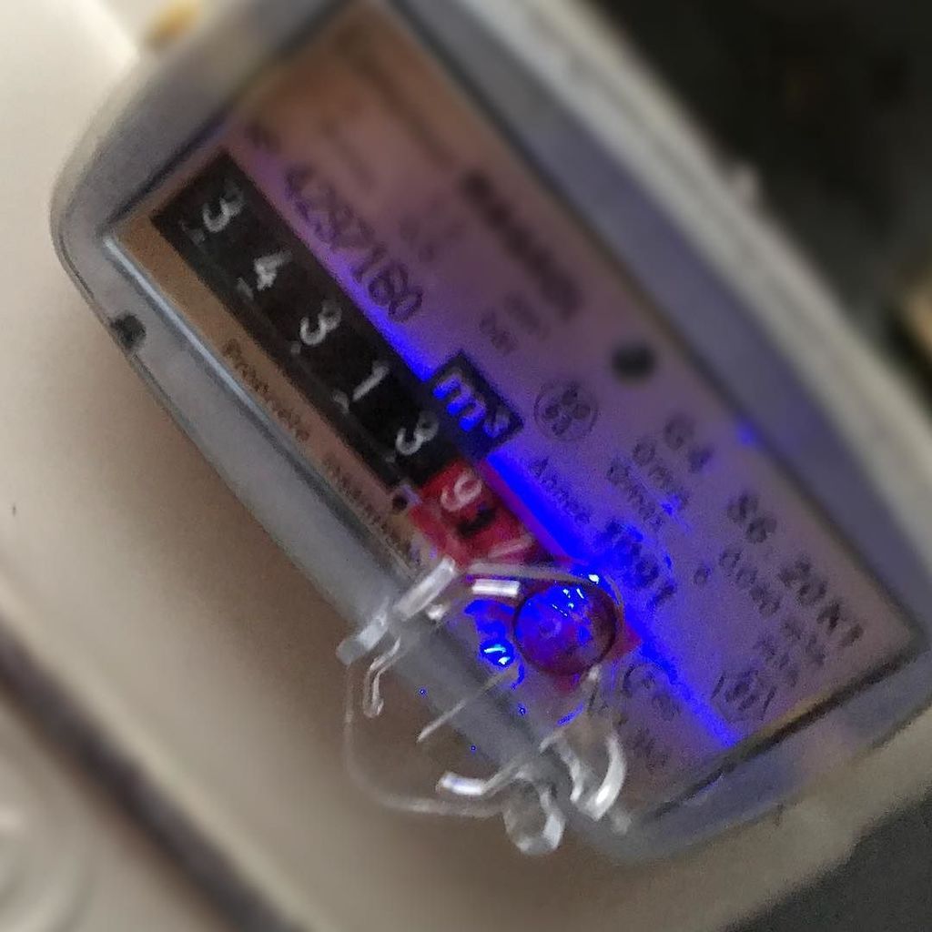 domo_blog's tweet photo. #homni le gaz sensor en pleine action sur le compteur de gaz #chauffage #gaz #domotique #f… https://t.co/1j2BX7FLHz https://t.co/OxodbhA2pT