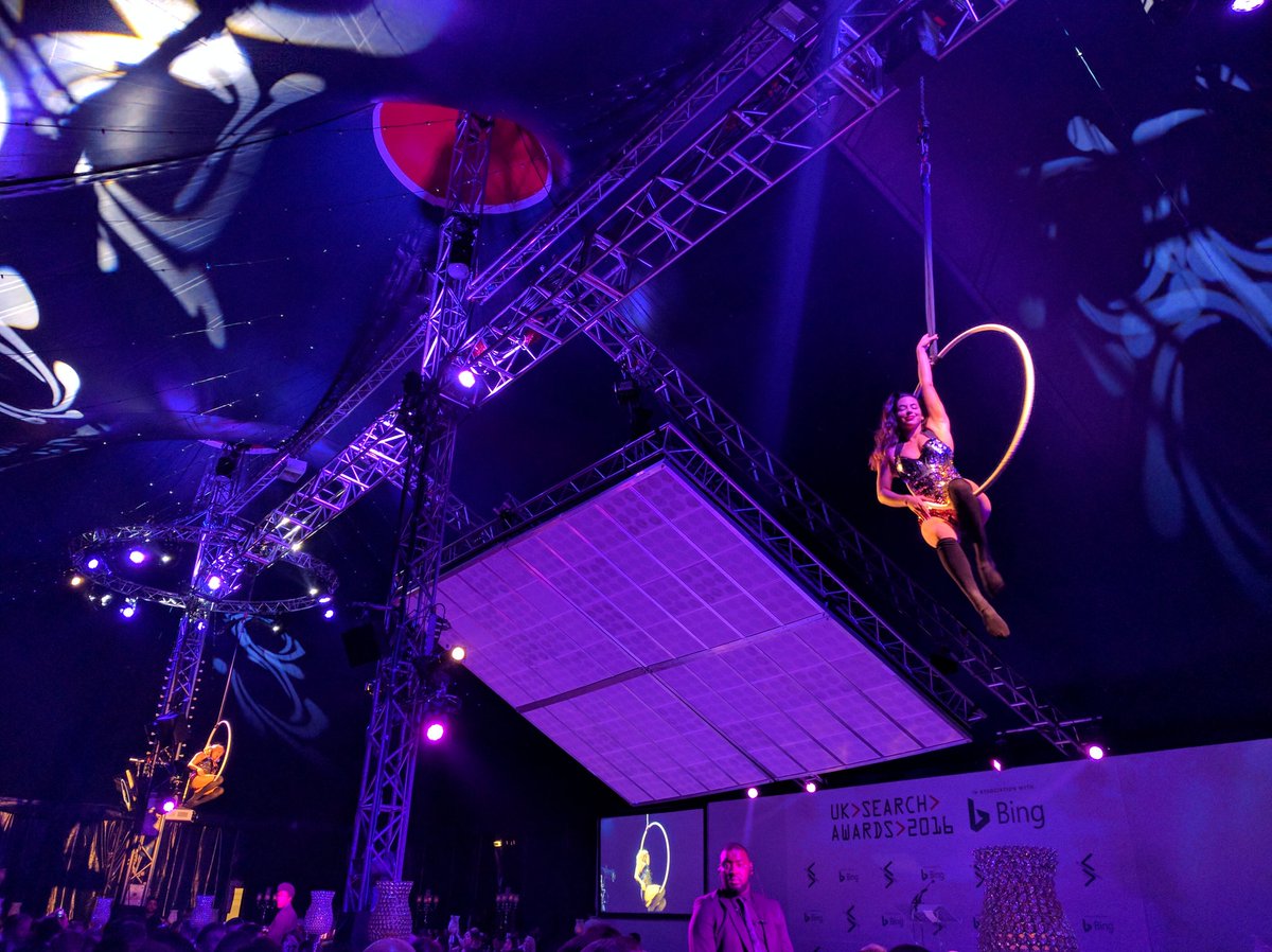 Gorgeous aerial dancers here @uksearchawards   <a href="/sejournal/">SearchEngineJournal®</a> 😍👯