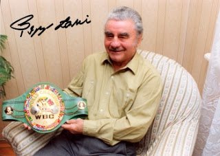 #OTD #OnThisDay 1956 #Melbourne #Olympics: Third gold for Laszlo #Papp <a href="/AIBA_Boxing/">Aiba Boxing</a> <a href="/magyarolimpia24/">Magyar Olimpia</a> <a href="/BoxingOlympic/">Olympic Boxing</a> olympic-century.blogspot.de/2016/11/moment…