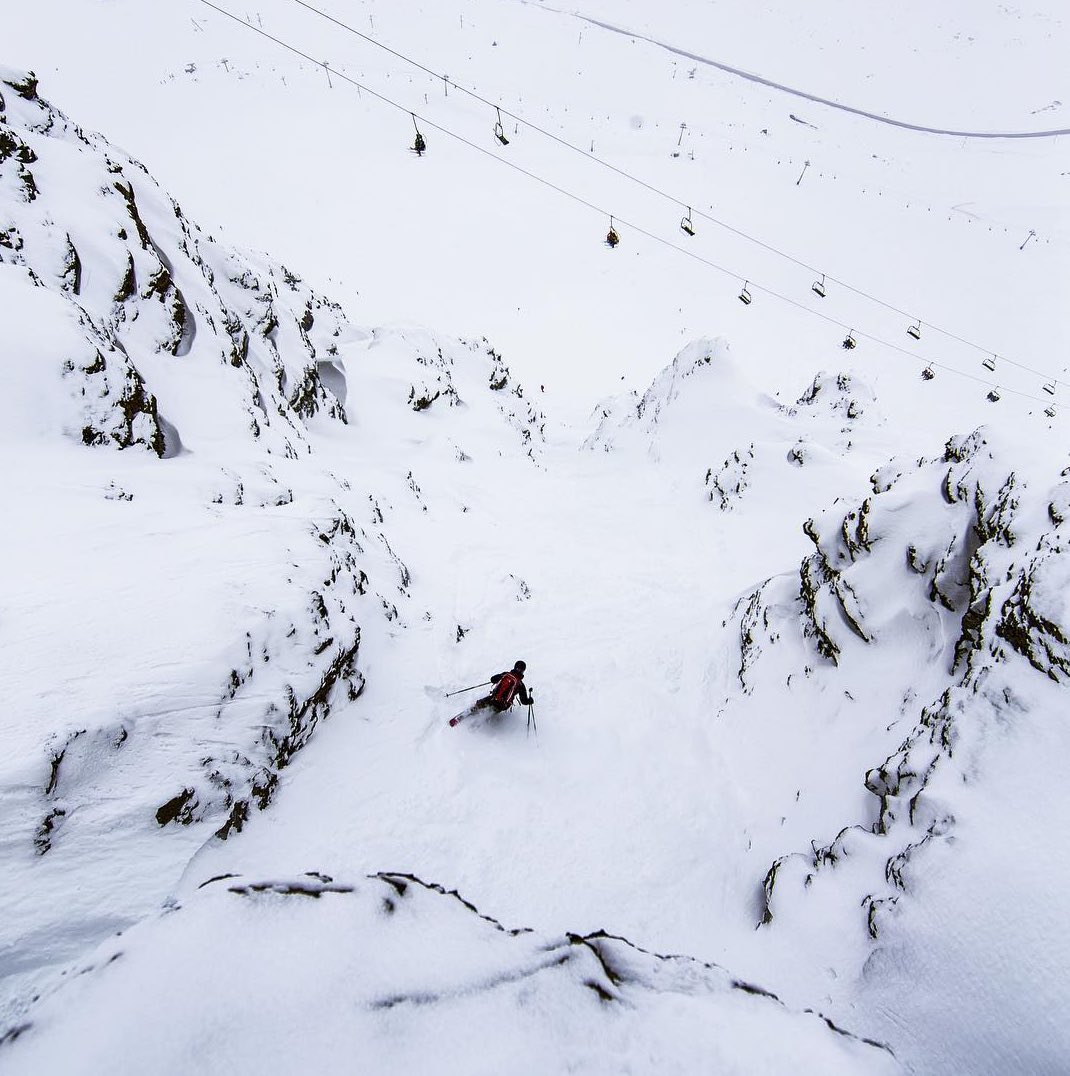 SkiPortillo's tweet photo. Want to learn how to ski in rocky terrain? Here are tips from the @SKINASTC pros: https://t.co/T1MkPGOdtk

📷: @JesseJHoffman
#OnlyInPortillo https://t.co/egs7qtujDv